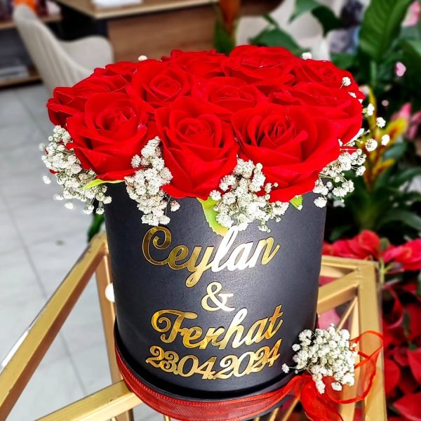 İsteme Çiçeği Kutuda Gül ve Çikolata 2