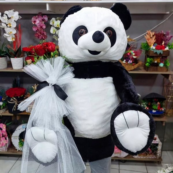 Panda Ve Kucağında Gül Buketi