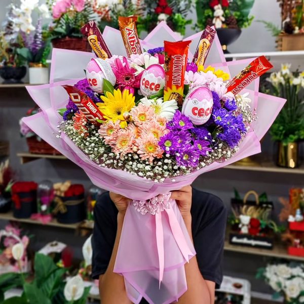 Karışık Renkli Gül ve Çikolata Buketi